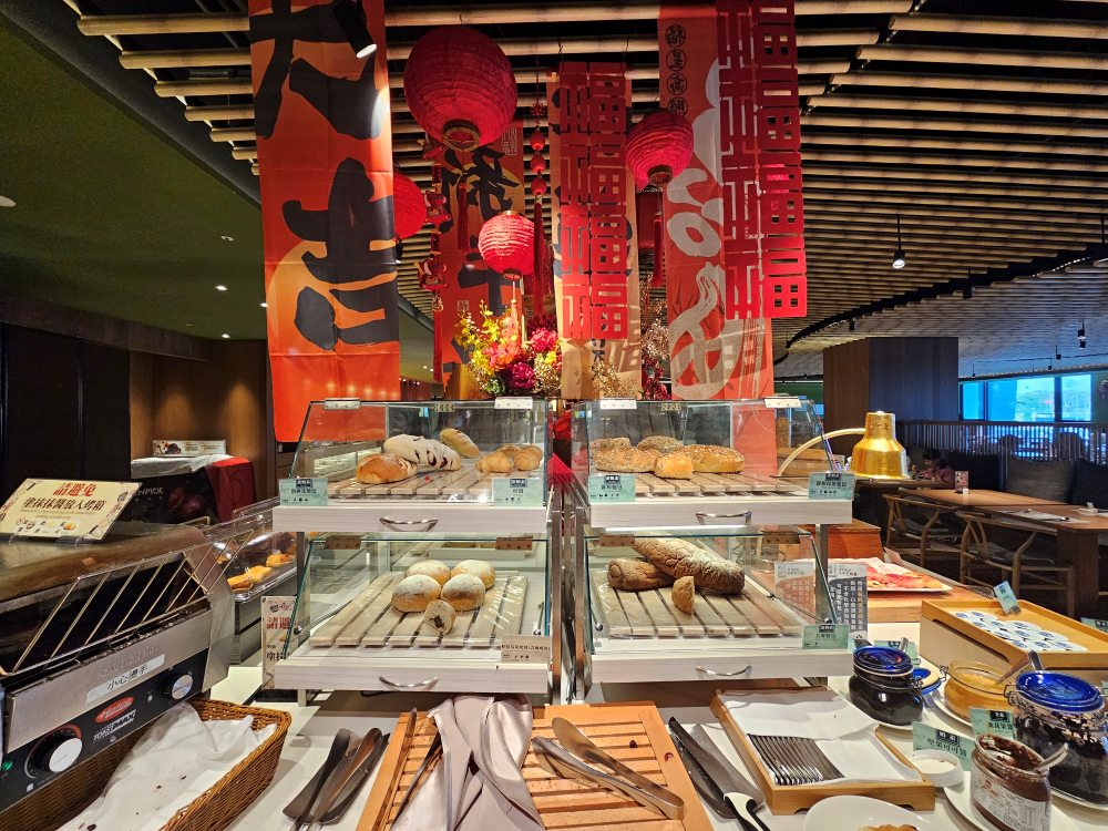 長榮文苑酒店嘉義評價，嘉義五星級親子飯店，遊戲室、電動車、故宮南院、無邊際泳池，豐盛自助餐早餐