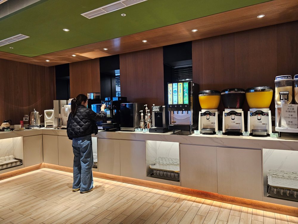 長榮文苑酒店嘉義評價，嘉義五星級親子飯店，遊戲室、電動車、故宮南院、無邊際泳池，豐盛自助餐早餐