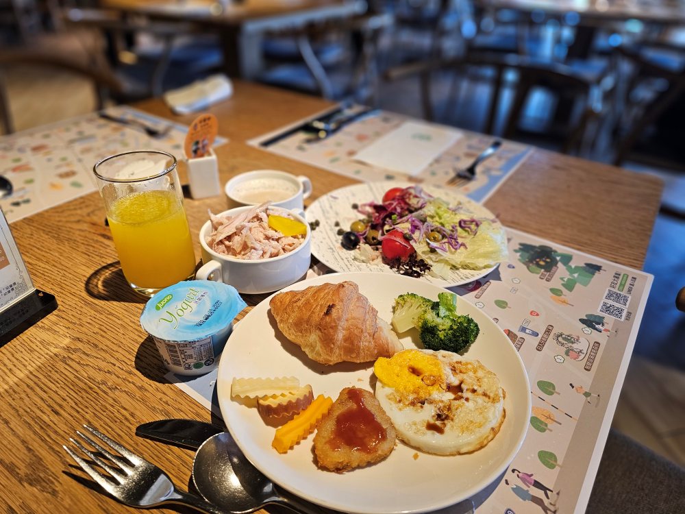 長榮文苑酒店嘉義評價，嘉義五星級親子飯店，遊戲室、電動車、故宮南院、無邊際泳池，豐盛自助餐早餐