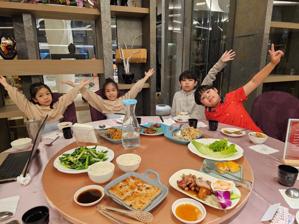 嘉義樂億皇家渡假酒店團購優惠｜室內親子遊樂場、戶外泳池、彩繪主題房，飯店飲茶餐廳好吃又不貴！