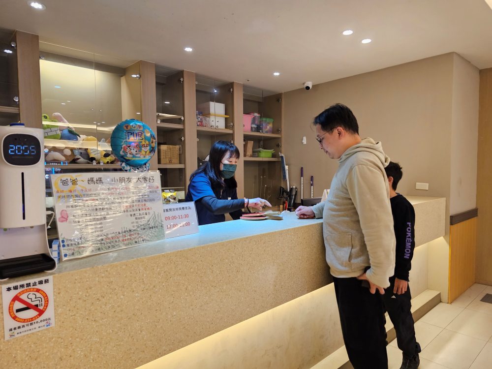 嘉義樂億皇家渡假酒店團購優惠｜室內親子遊樂場、戶外泳池、彩繪主題房，飯店飲茶餐廳好吃又不貴！