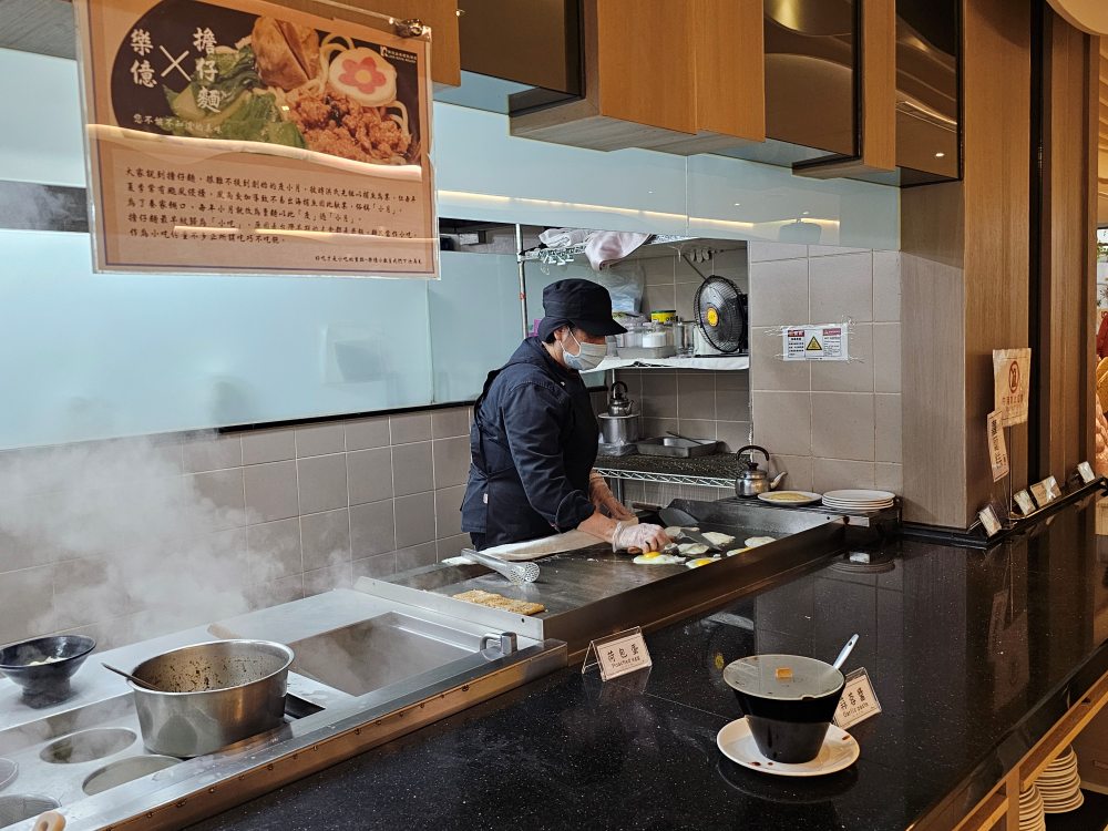 嘉義樂億皇家渡假酒店團購優惠｜室內親子遊樂場、戶外泳池、彩繪主題房，飯店飲茶餐廳好吃又不貴！