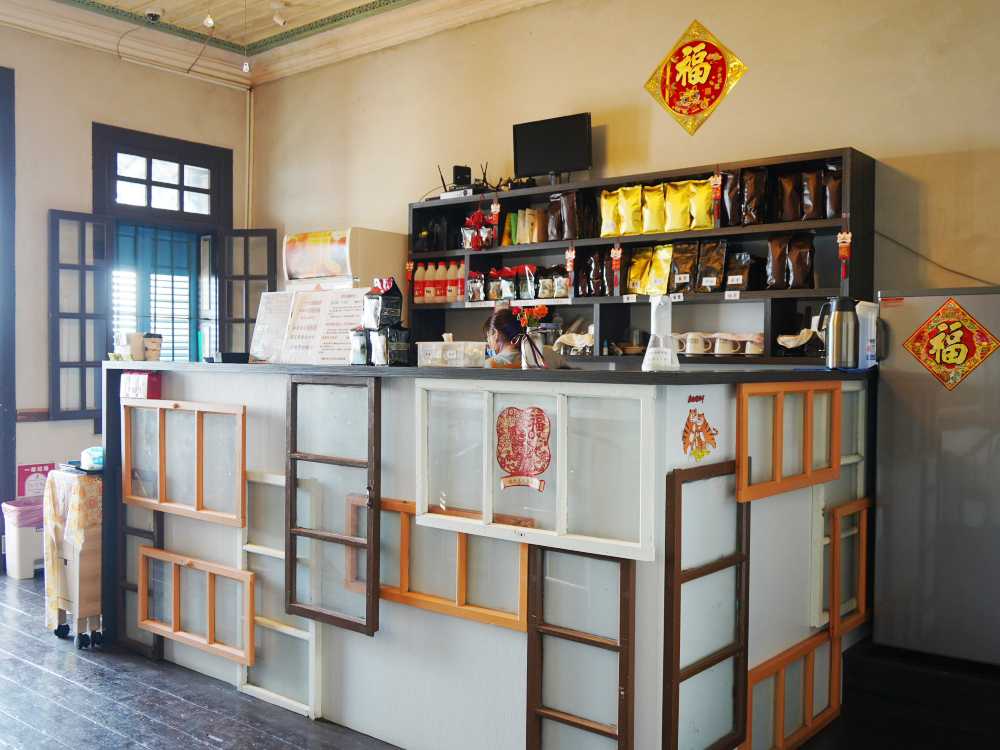 金門IG打卡景點「陳景蘭洋樓」免費參觀，純白色百年老宅還有二樓海景咖啡廳，穿上旗袍來拍美照