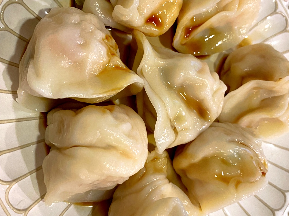 台北市天母美食推薦｜天母豆漿，平價美味早餐店，必點超濃米漿、脆皮蛋餅、爆餡韭菜盒！自製小魚乾辣椒醬超夠味～