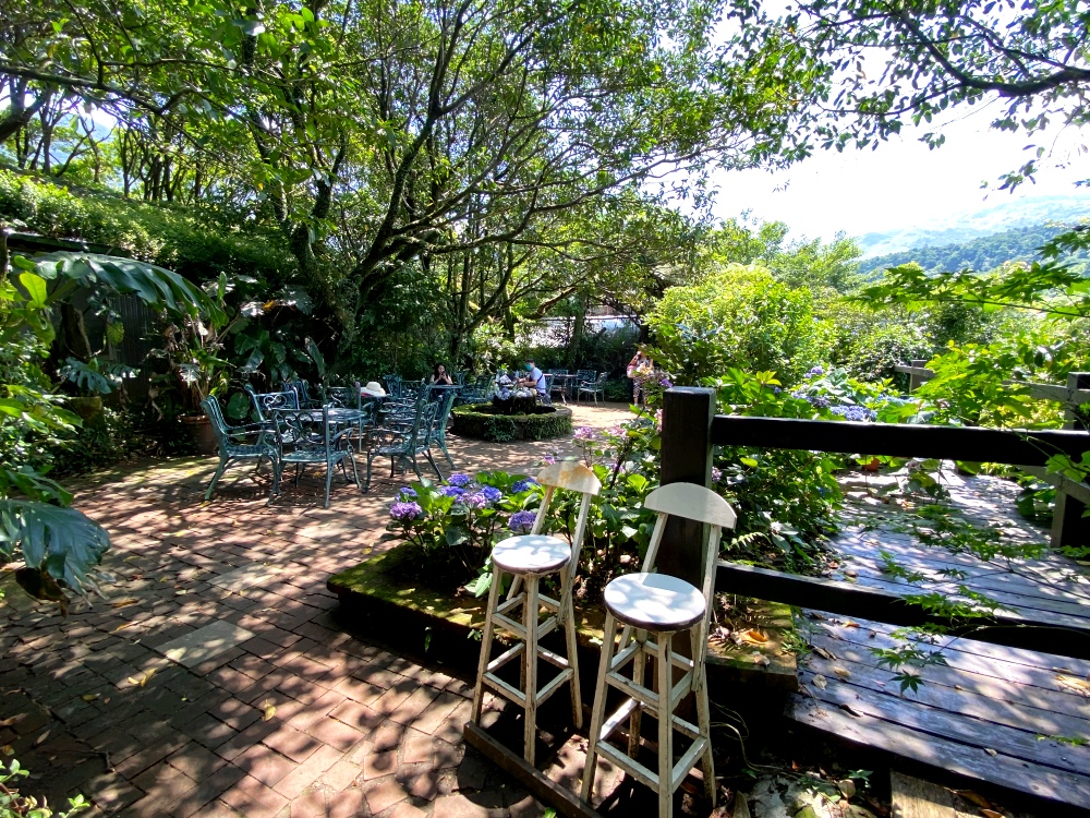 陽明山繡球花季賞花景點推薦 竹子湖「花與樹繡球花田」最新門票資訊！5/25開放入園～門票$150可抵消費，超好拍繡球花田～