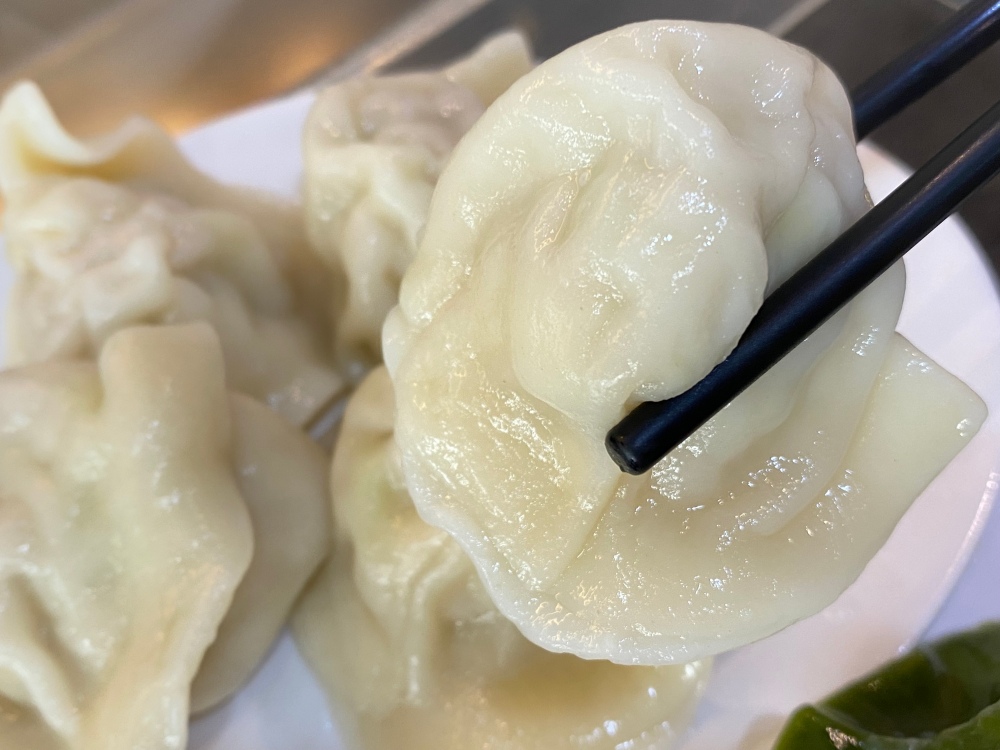 台北中正區美食推薦 ｜ 總統愛吃的「巧之味手工水餃」，一百元就可飽餐一頓，必點干貝水餃、招牌水餃，冰涼仙草蜜也消暑好喝！
