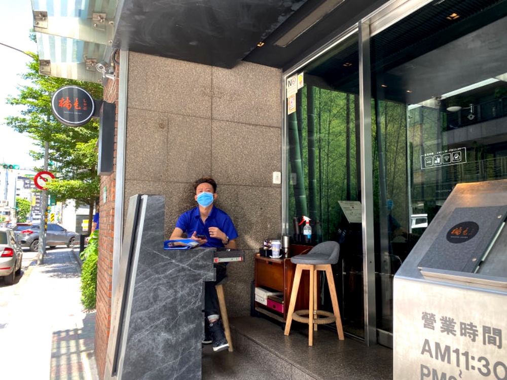 米其林餐盤推薦 ｜台北大安區高級火鍋餐廳「橘色涮涮屋一館」，獨立包廂用餐，價格高但很值得，螃蟹、鮮蝦、干貝精緻又鮮甜（菜單）