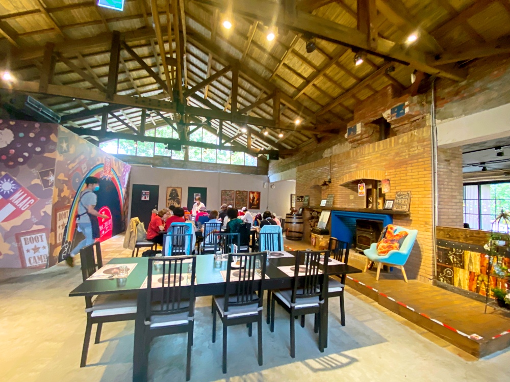 台北陽明山推薦餐廳｜ Brick Yard 33 1/3 美軍俱樂部 美式復古浪漫，適合親子用餐的景觀餐廳～