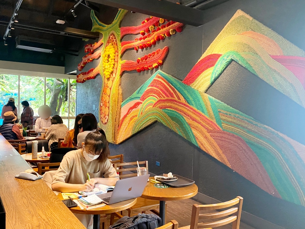 台北市陽明山下午茶推薦，星巴克Starbucks草山門市朝聖！特色老宅大草坪，美式鄉村風，IG網美拍照熱點
