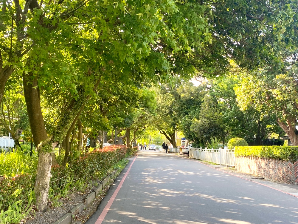 台北市陽明山下午茶推薦，朱里昂法式廚房是美軍宿舍群人氣餐廳，馬友友父親故居內的道地法式料理、手工冰淇淋、可麗露～親子友善、寵物友善、店內超好拍！