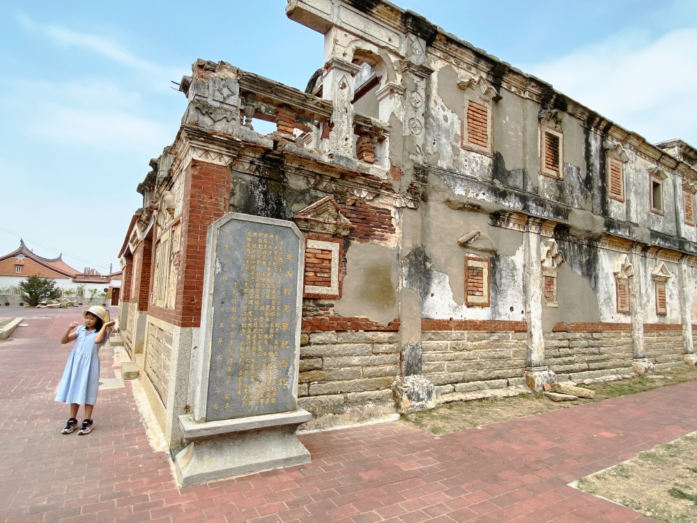 金門旅遊景點「北山古洋樓」，國共曾在此激戰，可和彈孔合照，現為文青背包客棧！