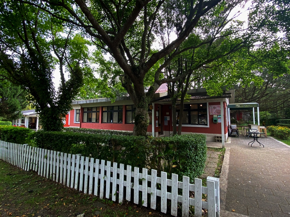 台北市陽明山下午茶推薦，亞尼克蛋糕陽明山店在50年代美軍宿舍中，來場知性的摩登復古下午茶～檸檬派、布丁起司派讓人意猶未盡