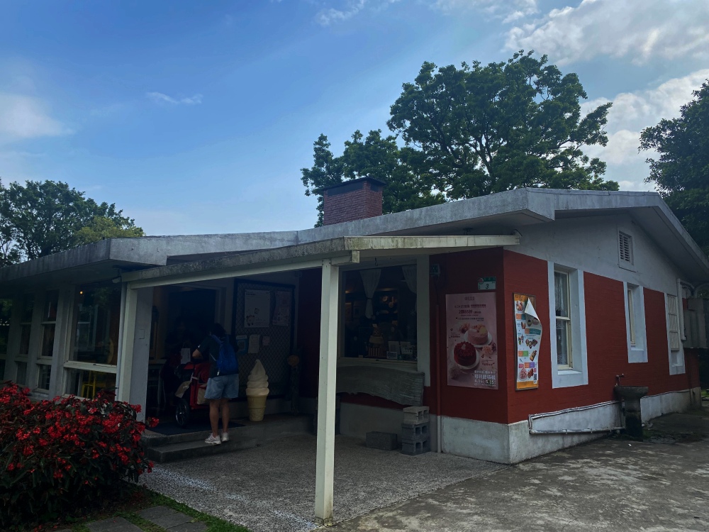 台北市陽明山下午茶推薦，亞尼克蛋糕陽明山店在50年代美軍宿舍中，來場知性的摩登復古下午茶～檸檬派、布丁起司派讓人意猶未盡