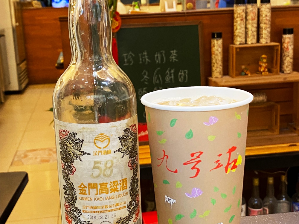 2025 金門旅遊必喝手搖飲推薦「九號站」，芋頭鮮奶超濃郁、必喝高粱酒奶茶