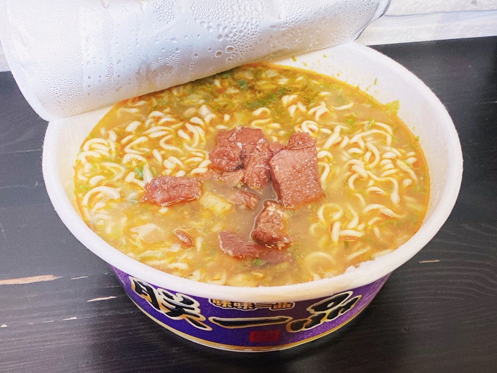 金門伴手禮推薦「朕一品金門高坑牛肉麵」開箱試吃，金門限定味味一品聯手高坑牛肉店