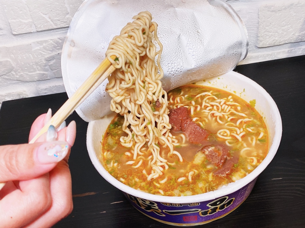 金門伴手禮推薦「朕一品金門高坑牛肉麵」開箱試吃，金門限定味味一品聯手高坑牛肉店