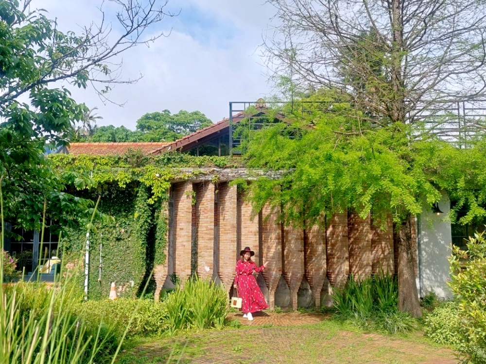 台北陽明山推薦餐廳｜ Brick Yard 33 1/3 美軍俱樂部 美式復古浪漫，適合親子用餐的景觀餐廳～