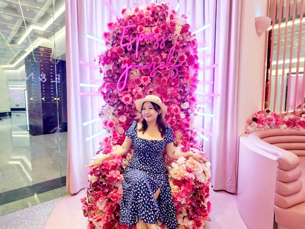 2025 澳門必吃打卡美食推薦｜超浮誇倫敦網美咖啡廳EL&N London Macau，夢幻粉紅色花牆、超可愛霓虹燈好拍到不行