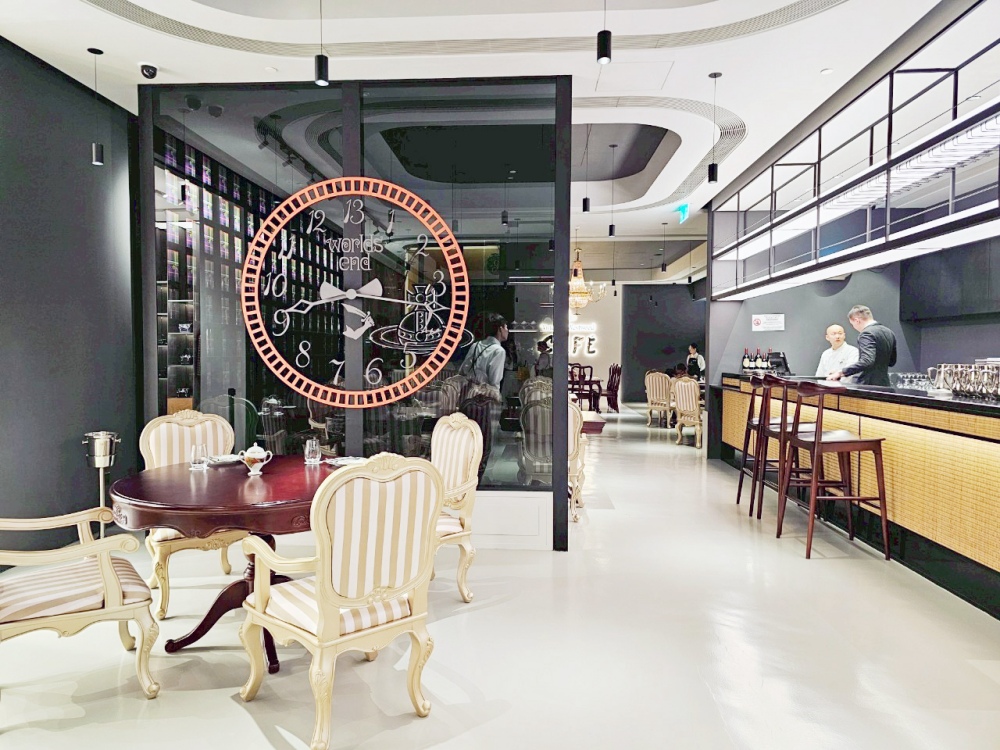 2025 澳門旅遊美食餐廳推薦，到「Vivienne Westwood Cafe」來場英倫下午茶！必點西太后土星鬆餅、LOGO經典蘇格蘭紋主題咖啡