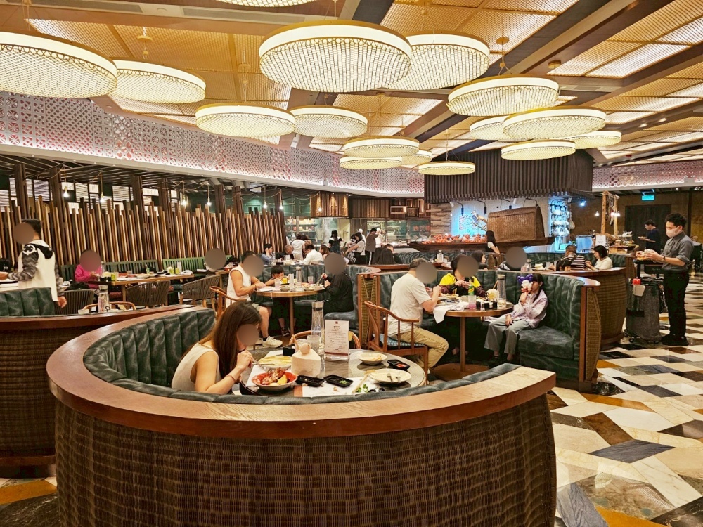 2025 澳門吃到飽推薦 ｜ 上葡京酒店「自助山」buffet，龍蝦海鮮筍殼魚任你吃，加價還有榴蓮專區，5種榴槤口味還有現剖貓山王任你吃～