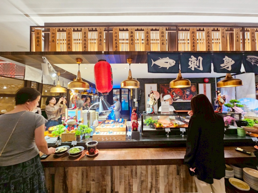 2025 澳門吃到飽推薦 ｜ 上葡京酒店「自助山」buffet，龍蝦海鮮筍殼魚任你吃，加價還有榴蓮專區，5種榴槤口味還有現剖貓山王任你吃～