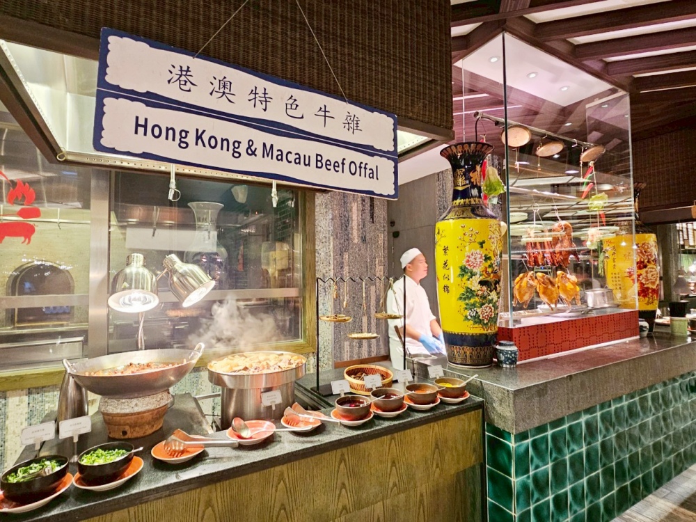 2025 澳門吃到飽推薦 ｜ 上葡京酒店「自助山」buffet，龍蝦海鮮筍殼魚任你吃，加價還有榴蓮專區，5種榴槤口味還有現剖貓山王任你吃～