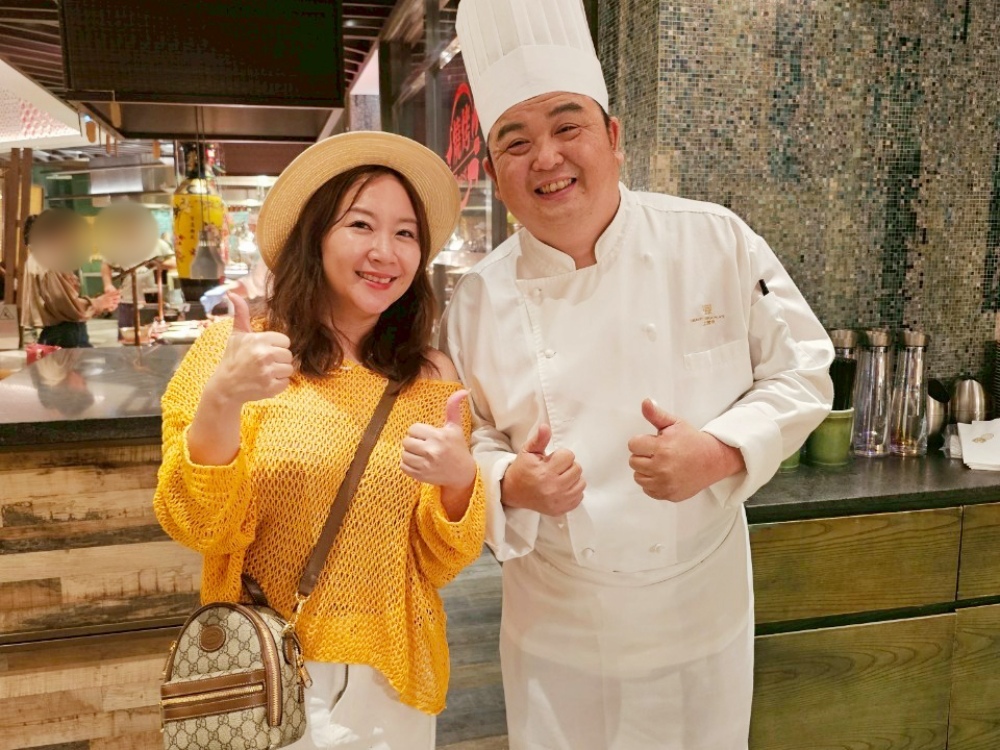 2025 澳門吃到飽推薦 ｜ 上葡京酒店「自助山」buffet，龍蝦海鮮筍殼魚任你吃，加價還有榴蓮專區，5種榴槤口味還有現剖貓山王任你吃～