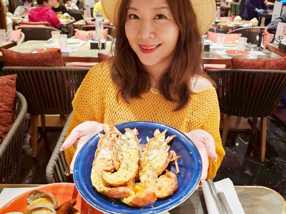 2025 澳門吃到飽推薦 ｜ 上葡京酒店「自助山」buffet，龍蝦海鮮筍殼魚任你吃，加價還有榴蓮專區，5種榴槤口味還有現剖貓山王任你吃～