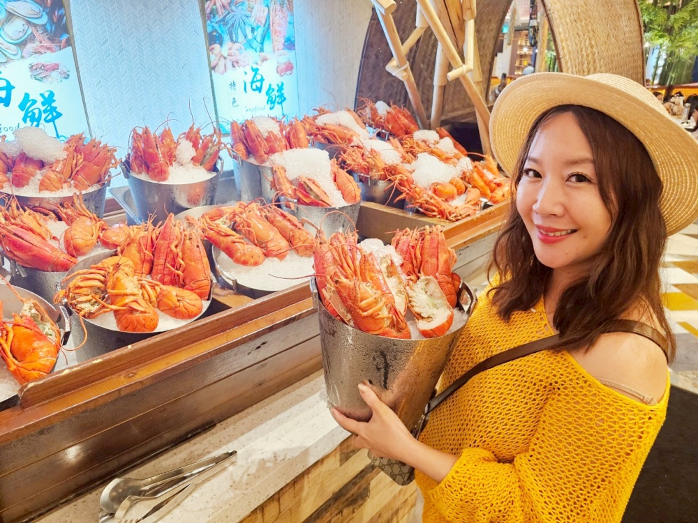 2025 澳門吃到飽推薦 ｜ 上葡京酒店「自助山」buffet，龍蝦海鮮筍殼魚任你吃，加價還有榴蓮專區，5種榴槤口味還有現剖貓山王任你吃～