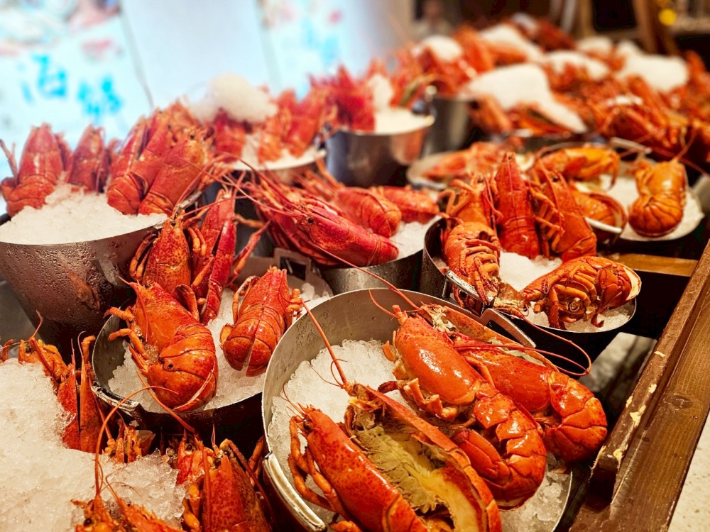 2025 澳門吃到飽推薦 ｜ 上葡京酒店「自助山」buffet，龍蝦海鮮筍殼魚任你吃，加價還有榴蓮專區，5種榴槤口味還有現剖貓山王任你吃～