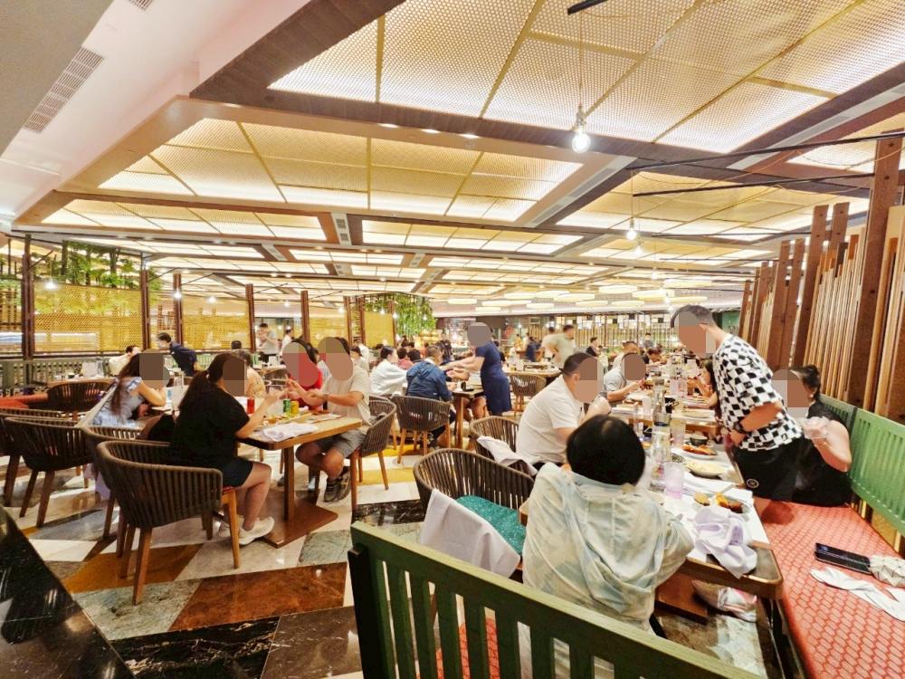 2025 澳門吃到飽推薦 ｜ 上葡京酒店「自助山」buffet，龍蝦海鮮筍殼魚任你吃，加價還有榴蓮專區，5種榴槤口味還有現剖貓山王任你吃～