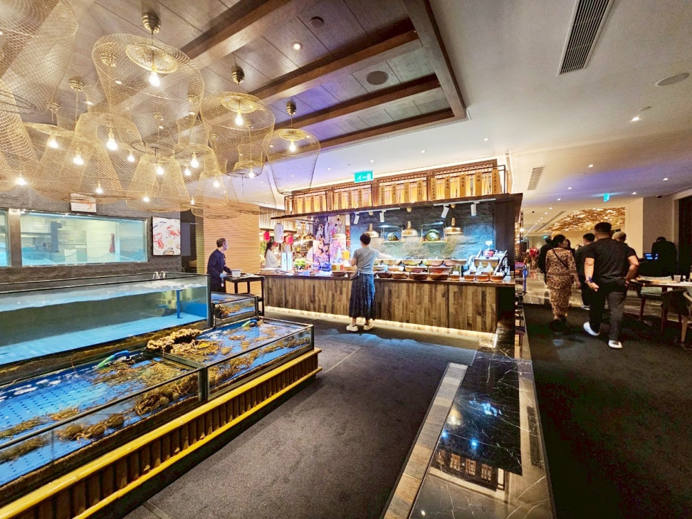 2025 澳門吃到飽推薦 ｜ 上葡京酒店「自助山」buffet，龍蝦海鮮筍殼魚任你吃，加價還有榴蓮專區，5種榴槤口味還有現剖貓山王任你吃～