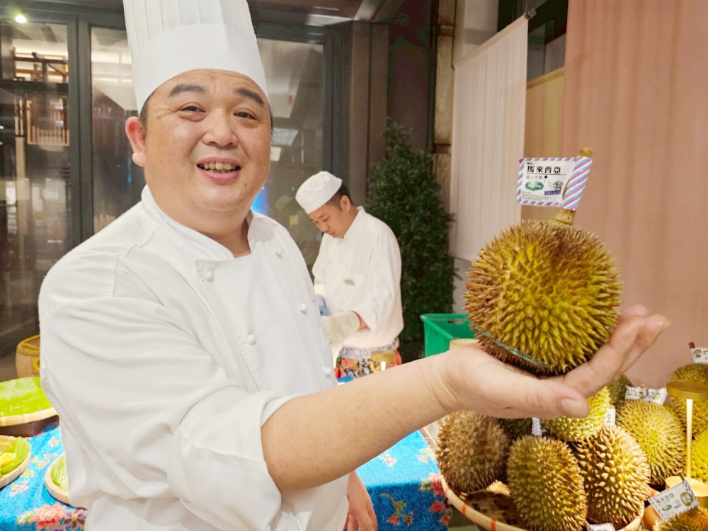 2025 澳門吃到飽推薦 ｜ 上葡京酒店「自助山」buffet，龍蝦海鮮筍殼魚任你吃，加價還有榴蓮專區，5種榴槤口味還有現剖貓山王任你吃～