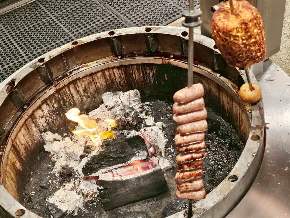2025 澳門吃到飽推薦 ｜ 上葡京酒店「自助山」buffet，龍蝦海鮮筍殼魚任你吃，加價還有榴蓮專區，5種榴槤口味還有現剖貓山王任你吃～