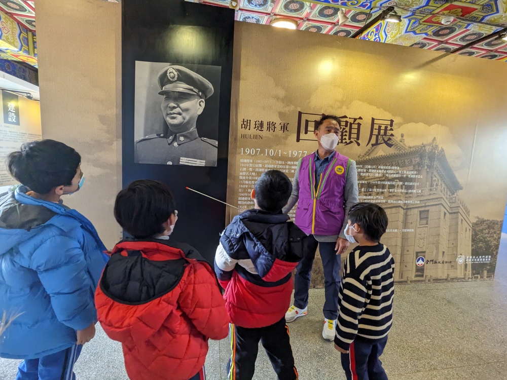 金門免費景點，必去「莒光樓」認識金門的第一站，了解胡璉將軍的故事， 登高眺望金門大橋，