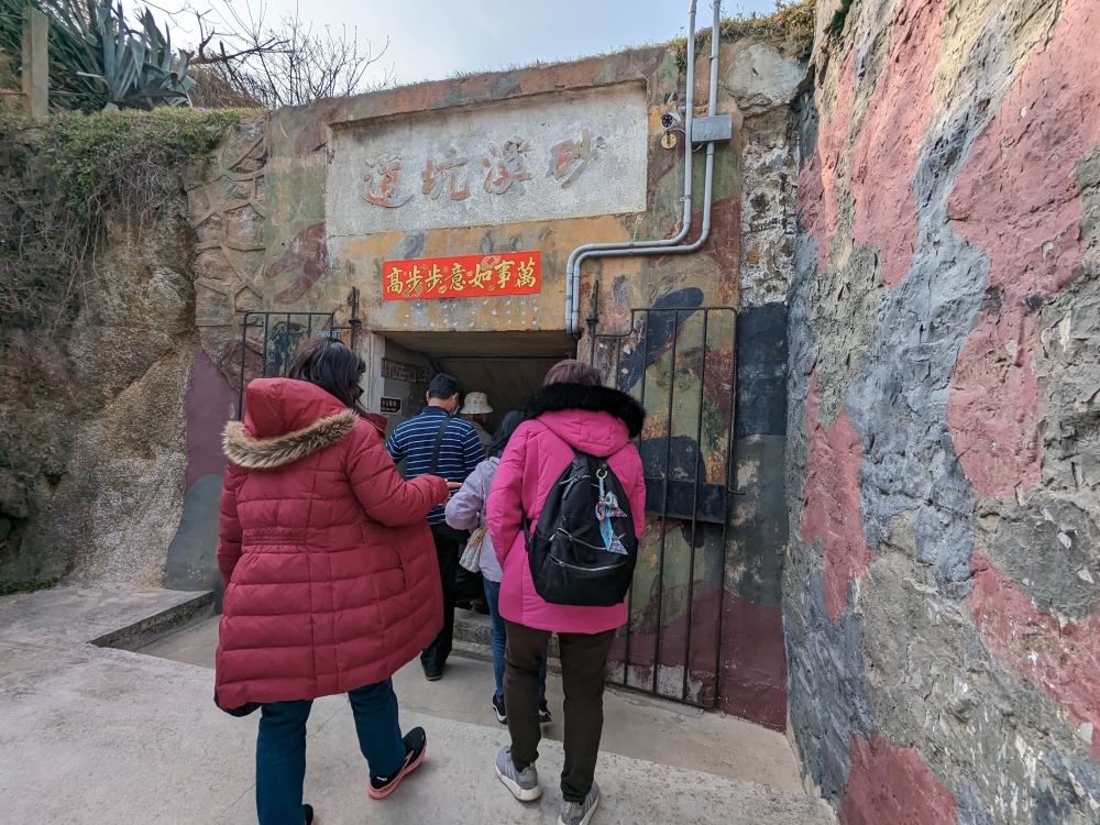 小金門秘境景點 「沙溪堡沙溪坑道」，全台最西點「國境之西」看夕陽，觀海亭無敵海景超好拍～