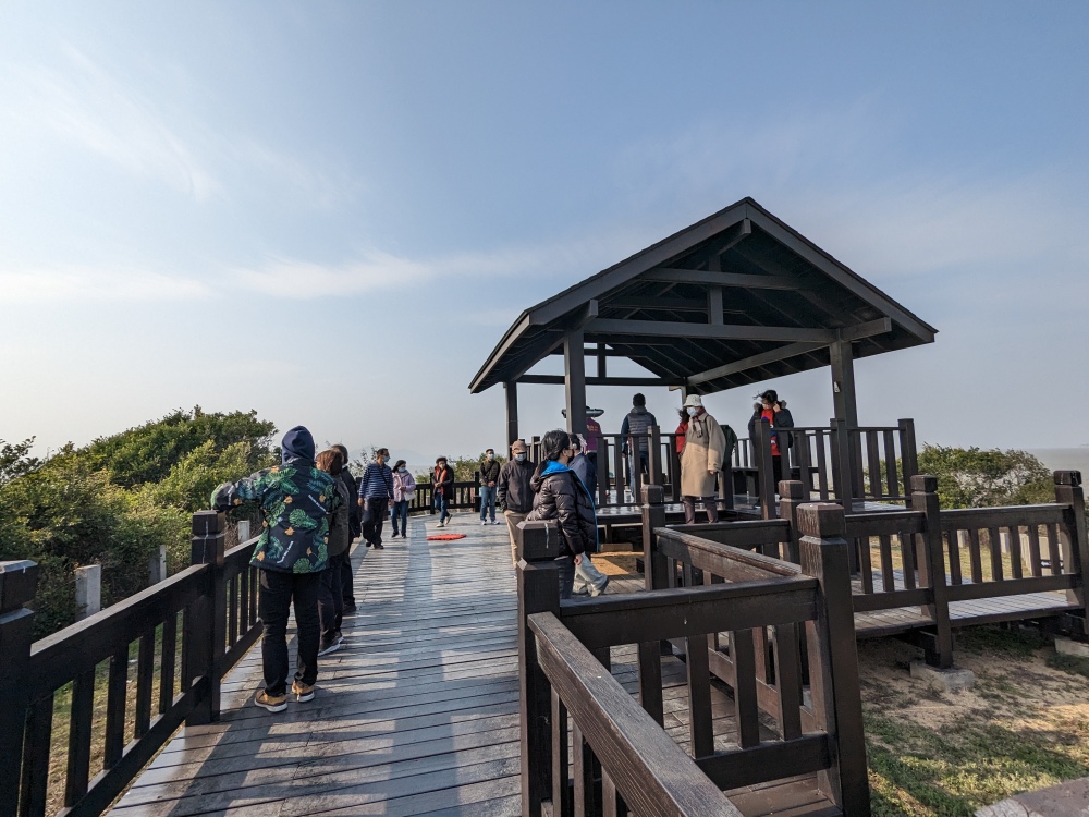 小金門秘境景點 「沙溪堡沙溪坑道」，全台最西點「國境之西」看夕陽，觀海亭無敵海景超好拍～