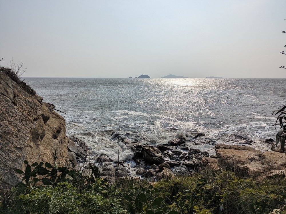 小金門秘境景點 「沙溪堡沙溪坑道」，全台最西點「國境之西」看夕陽，觀海亭無敵海景超好拍～