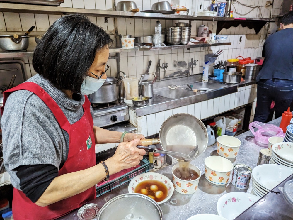 2025 金門旅遊必吃美食，「談天樓湯圓」五十年在地老店，阿兵哥的美好回憶推薦酒釀湯圓