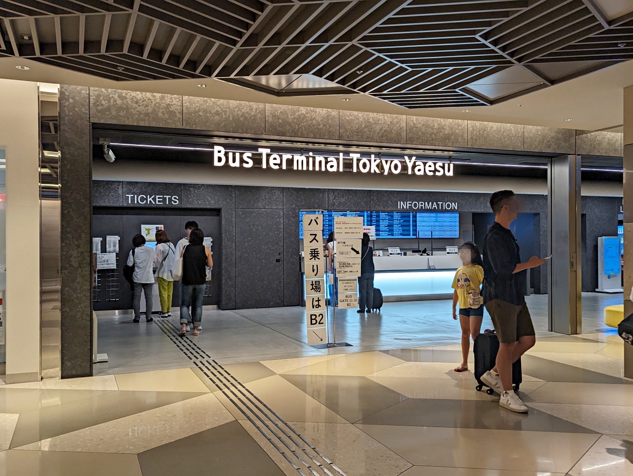 東京車站到河口湖巴士交通全攻略｜八重洲JR高速巴士搭乘指南，去當地租車自駕更划算