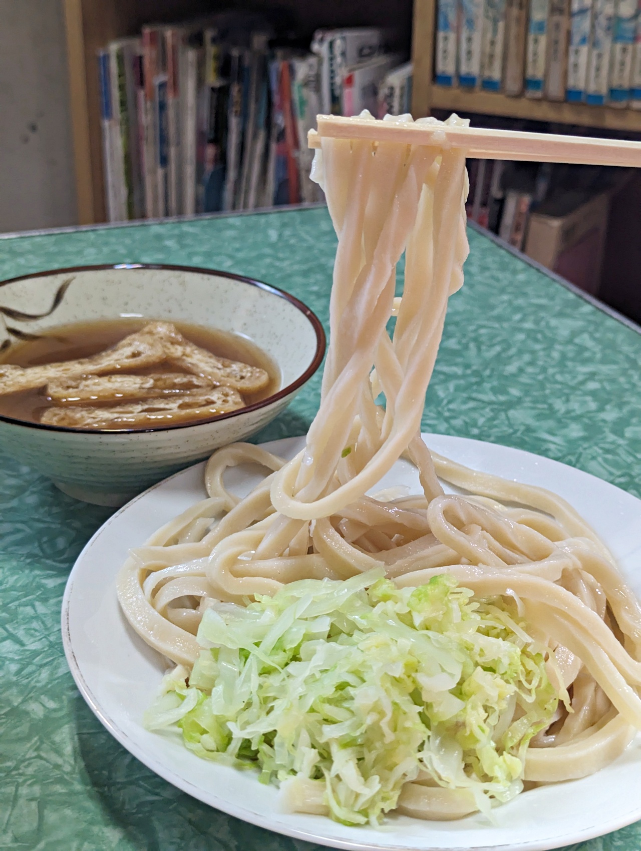 河口湖必吃美食，櫻井烏龍麵在地人推薦！親子友善昭和風老店，超多漫畫家來朝聖的