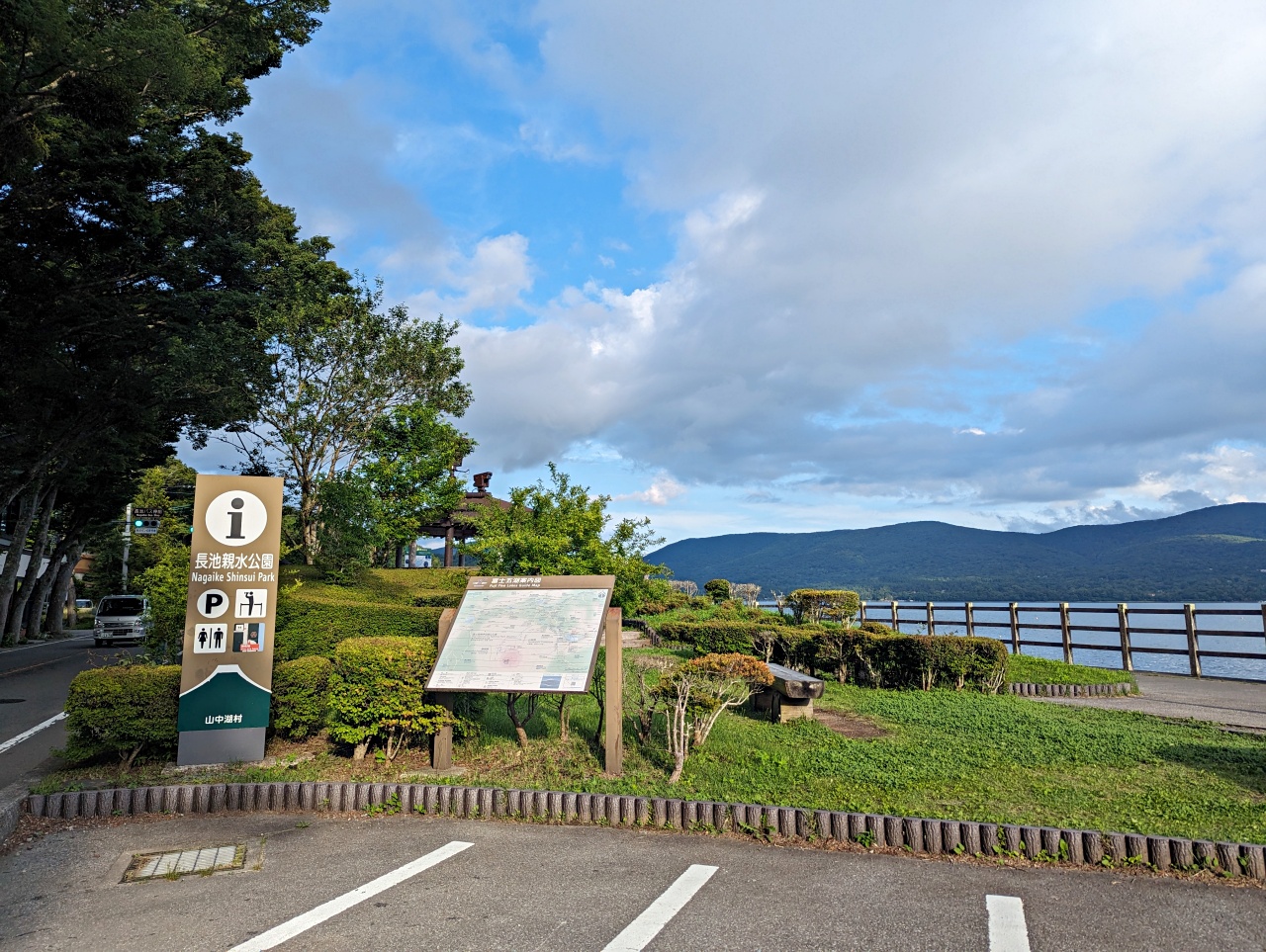 日本河口湖景點，山中湖花之都公園、長池親水公園，粉蝶花與紫藤花海拍美照