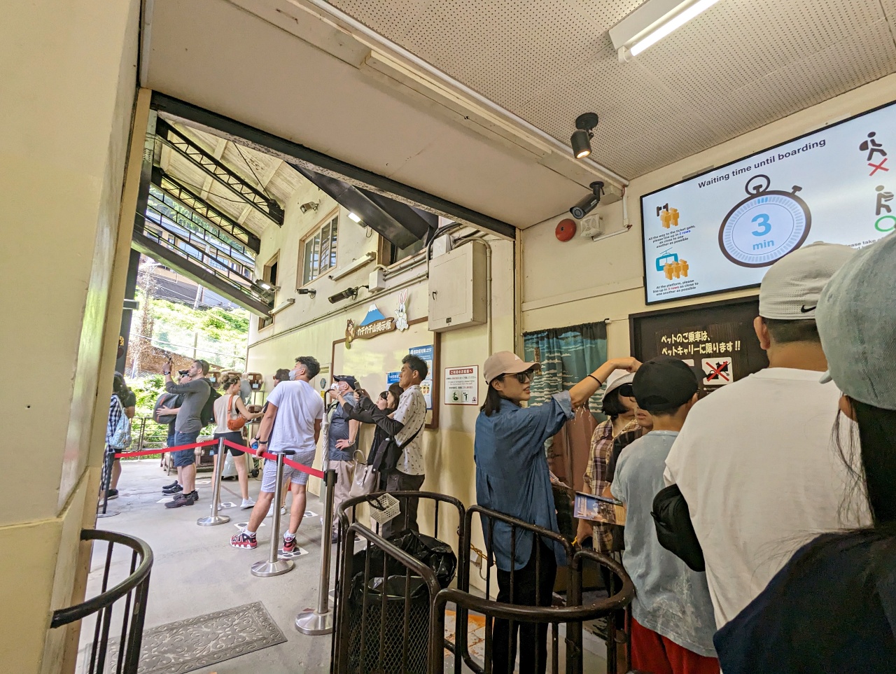 河口湖天上山纜車怎麼玩? 3分鐘纜車上山輕鬆賞富士山景，網美鞦韆、兔子神社太好拍！分享門票優惠、免排隊方法、停留時間