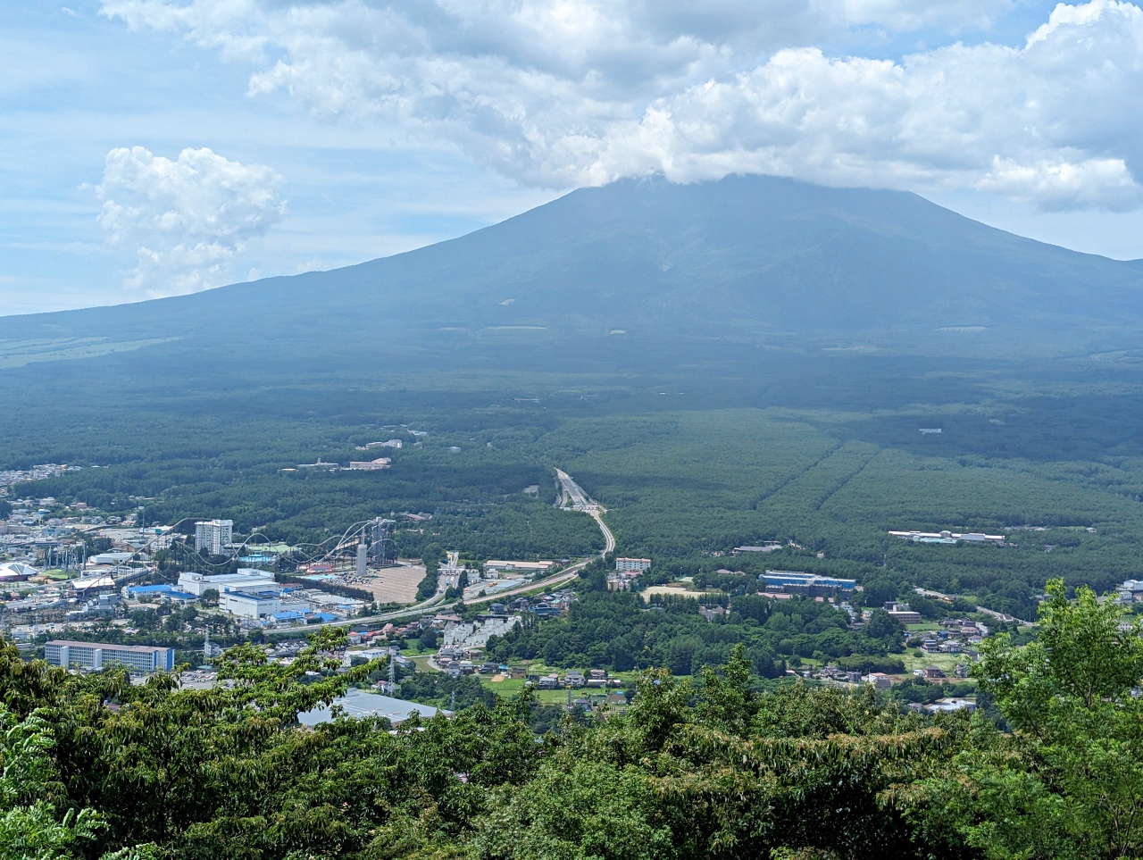 河口湖天上山纜車怎麼玩? 3分鐘纜車上山輕鬆賞富士山景，網美鞦韆、兔子神社太好拍！分享門票優惠、免排隊方法、停留時間