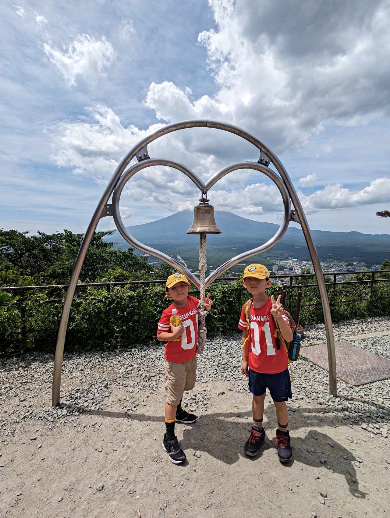 河口湖天上山纜車怎麼玩? 3分鐘纜車上山輕鬆賞富士山景，網美鞦韆、兔子神社太好拍！分享門票優惠、免排隊方法、停留時間