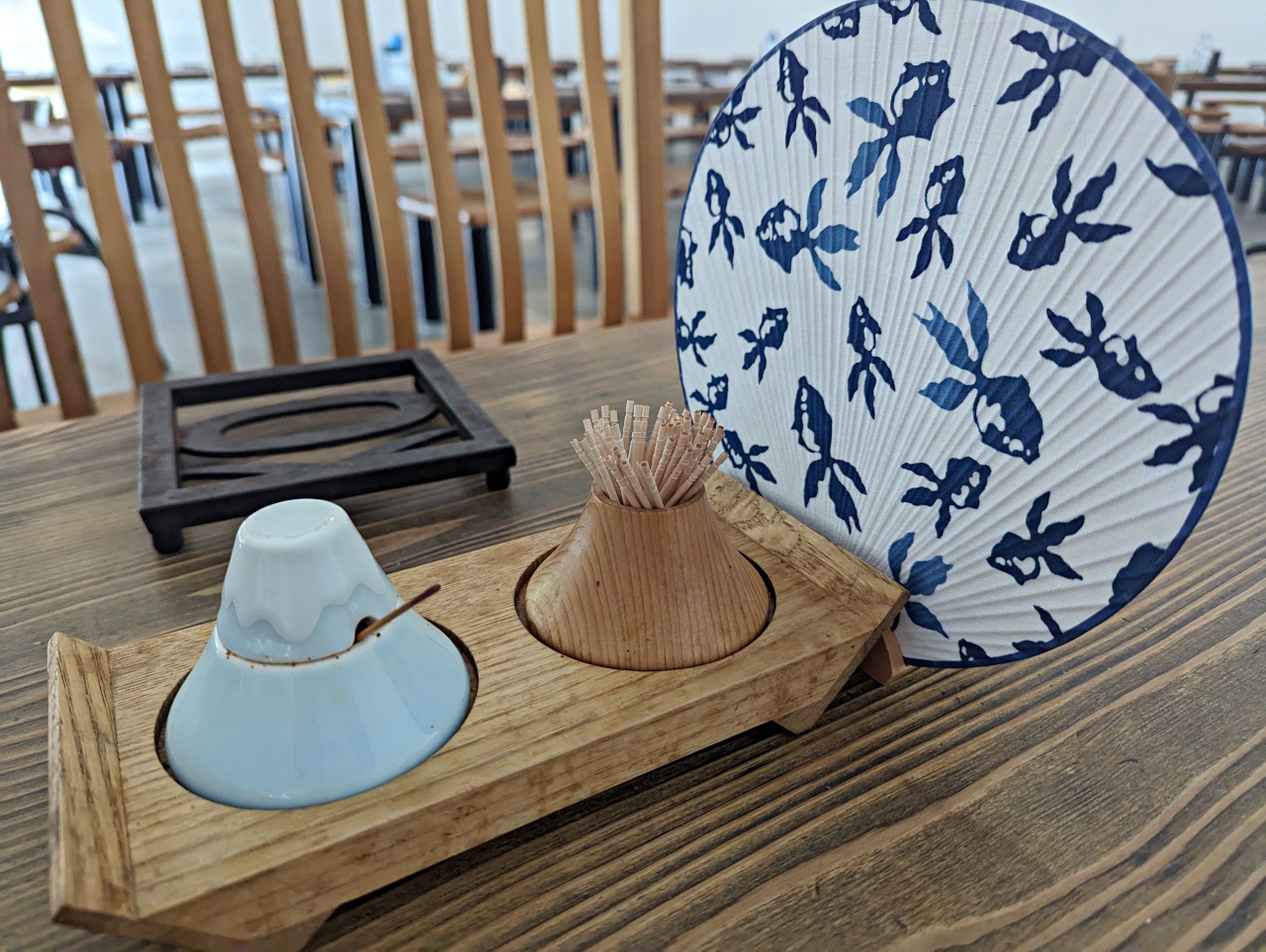 日本河口湖必吃美食，網美最愛！不動茶屋冬戀路店Hoto Fudo Higashi Koiji Ten，可愛的白色雲朵建築，享受日式午餐體驗