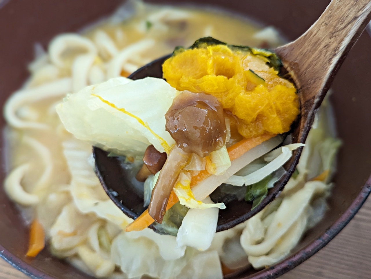日本河口湖必吃美食，網美最愛！不動茶屋冬戀路店Hoto Fudo Higashi Koiji Ten，可愛的白色雲朵建築，享受日式午餐體驗