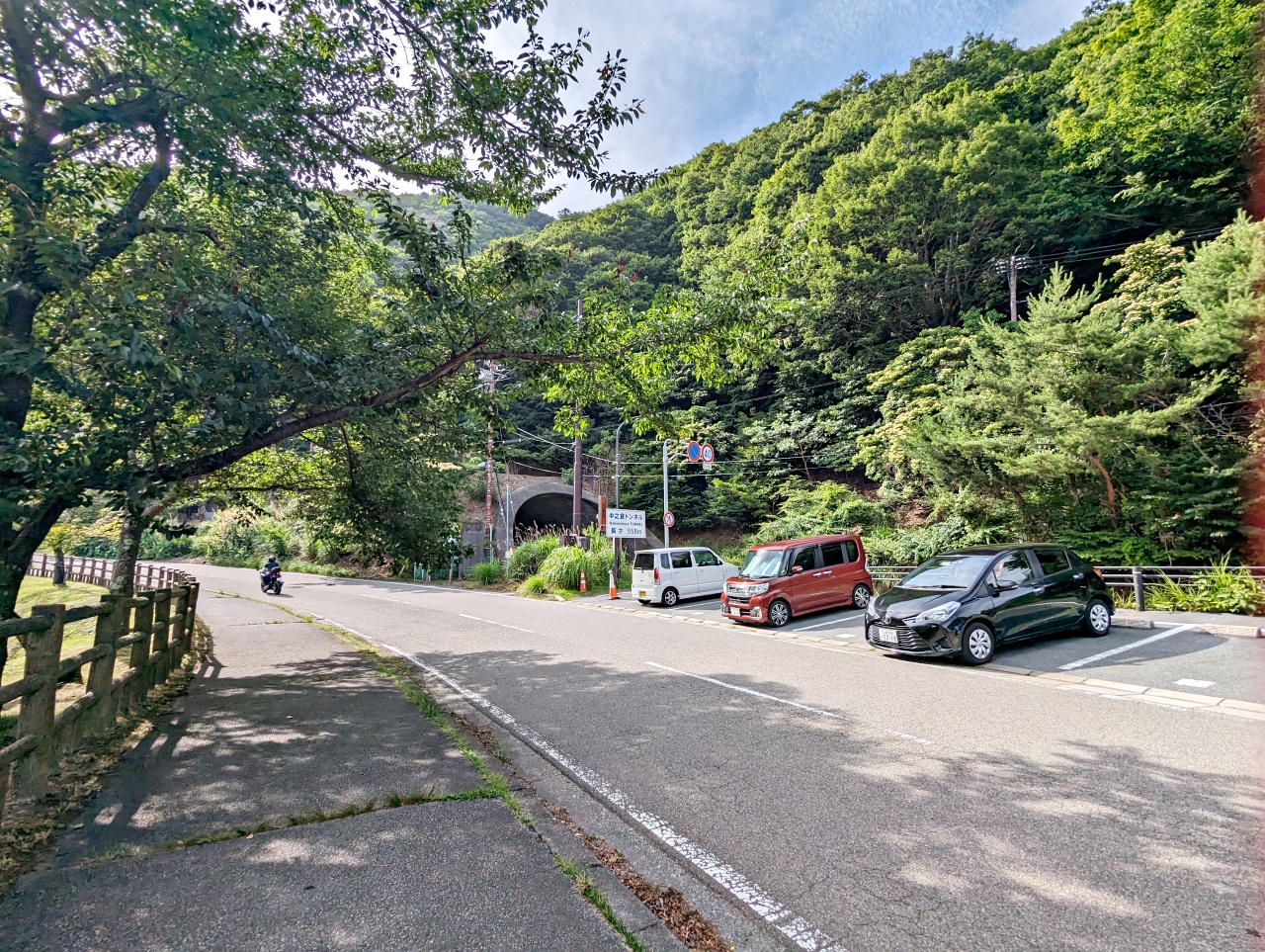 河口湖附近景點推薦，來本栖湖展望公園，拍日幣千元鈔票後的富士山取景秘境（中之倉峠展望地）