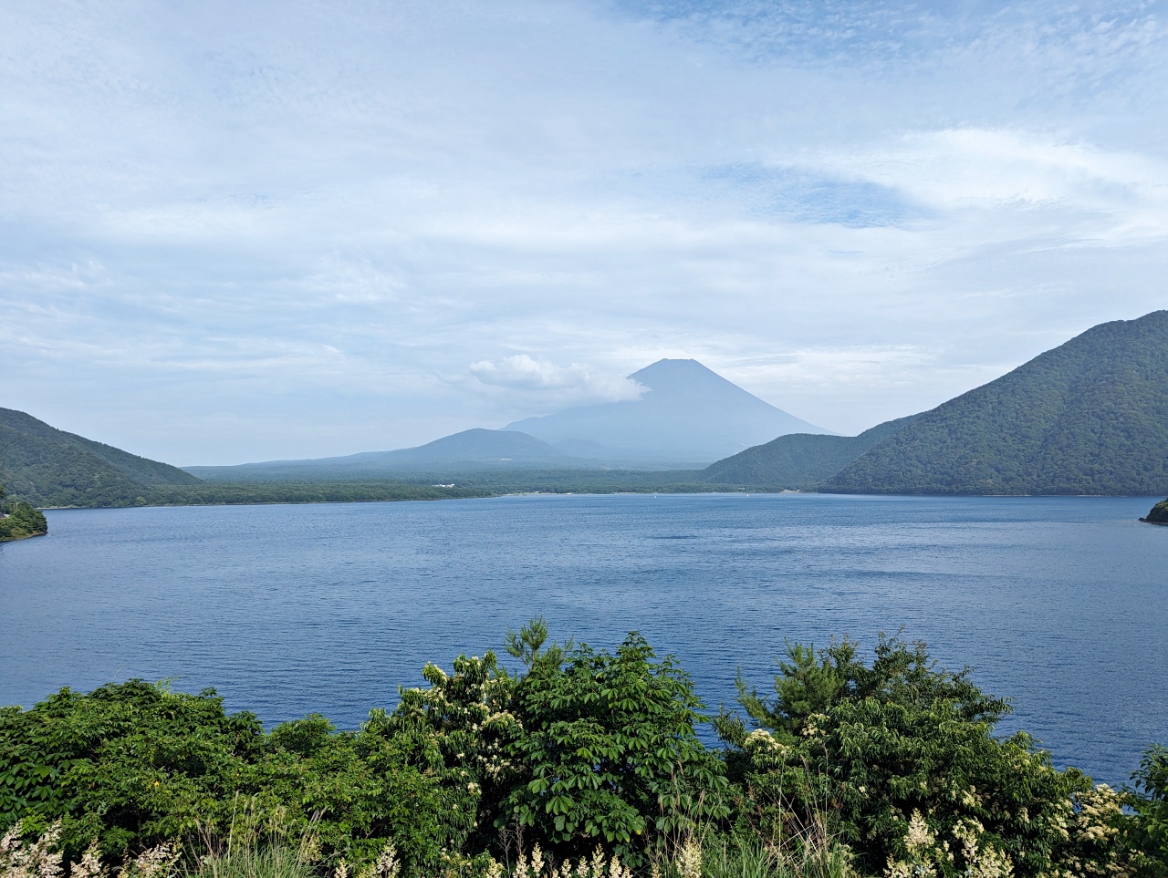 河口湖附近景點推薦，來本栖湖展望公園，拍日幣千元鈔票後的富士山取景秘境（中之倉峠展望地）