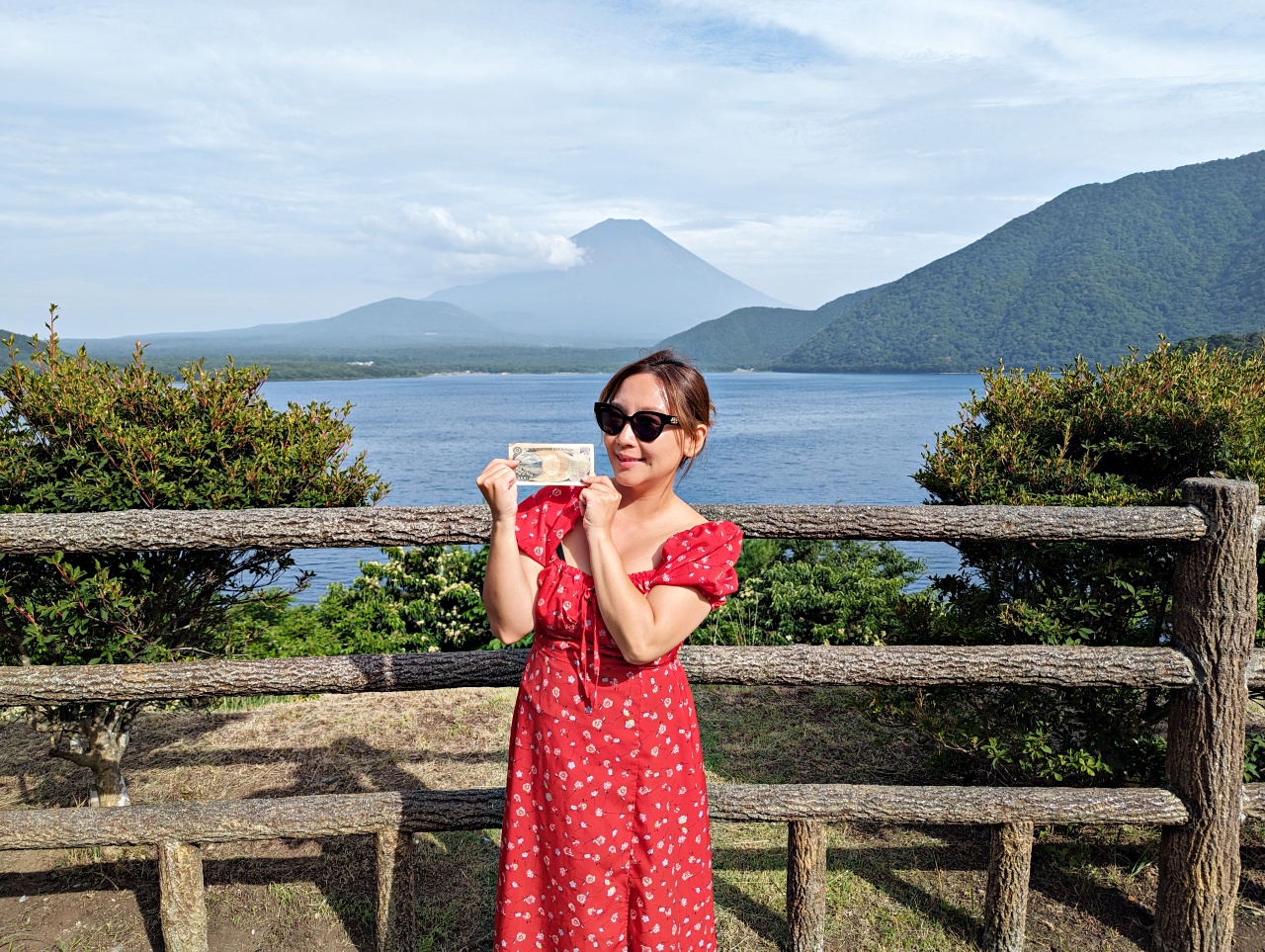 河口湖附近景點推薦，來本栖湖展望公園，拍日幣千元鈔票後的富士山取景秘境（中之倉峠展望地）
